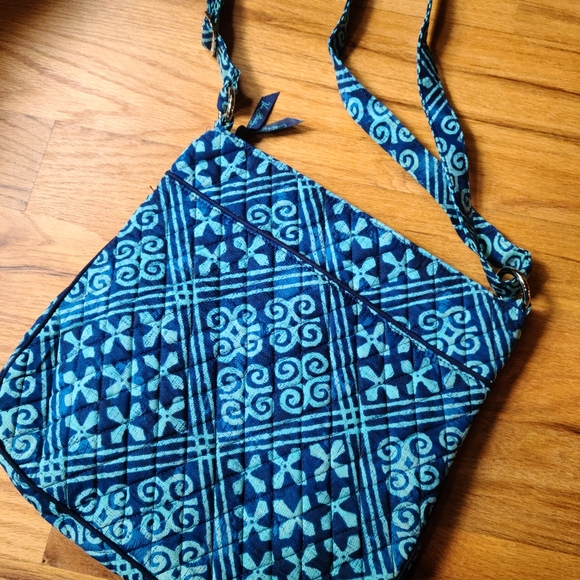 Vera Bradley Triple Zip Hipster Cuban Tiles NWT - Picture 3 of 3